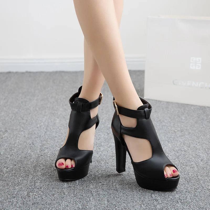 Stylish Black Platform Heels for a Chic Look-10